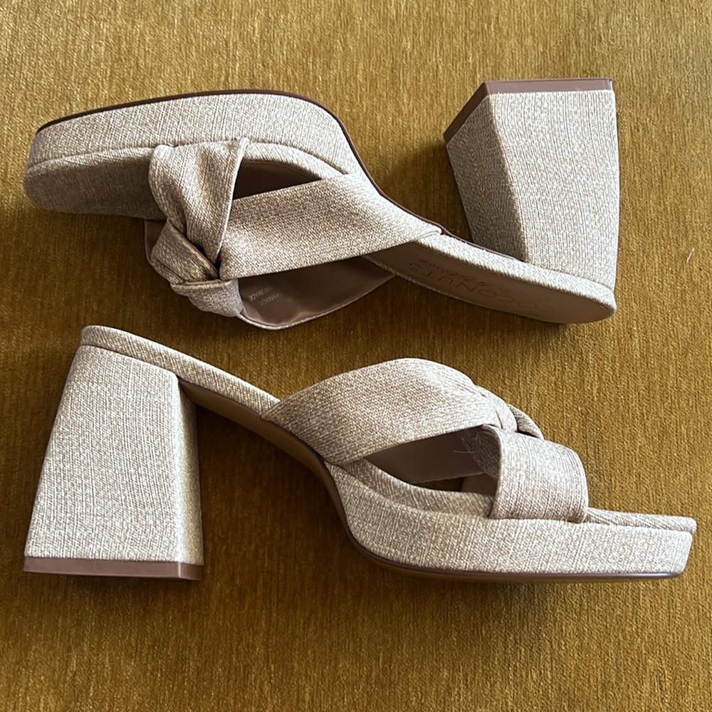 Matisse coconuts “Esme” in Natural size 10 like new !!